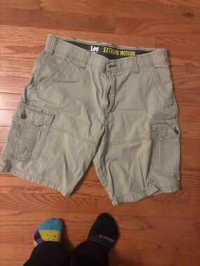 Lee Men's Khaki Cargo Shorts - Extreme Motion
